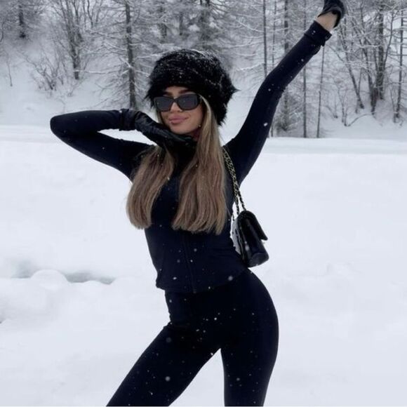 Faux fur black hat - Picture 1 of 6